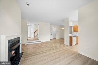 44226 Mossy Brook Square in Ashburn, VA - Building Photo - Building Photo
