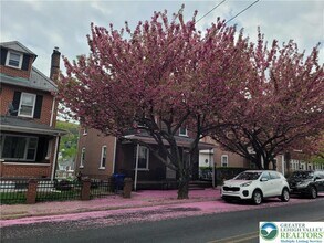 1024 Delaware Ave, Unit 1st Flr in Fountain Hill, PA - Building Photo - Building Photo