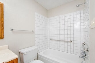 5235 Kimberlin Ave, Unit C in Baker, LA - Foto de edificio - Building Photo