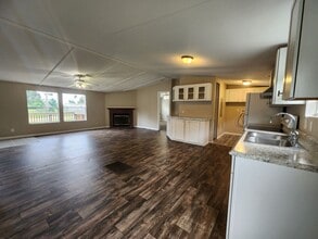 16881 SE 9th St in Silver Springs, FL - Building Photo - Building Photo