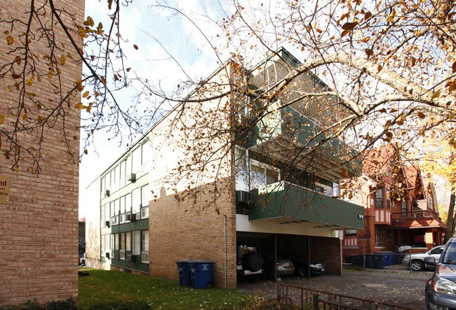 908 Oakland Ave in Ann Arbor, MI - Foto de edificio - Building Photo