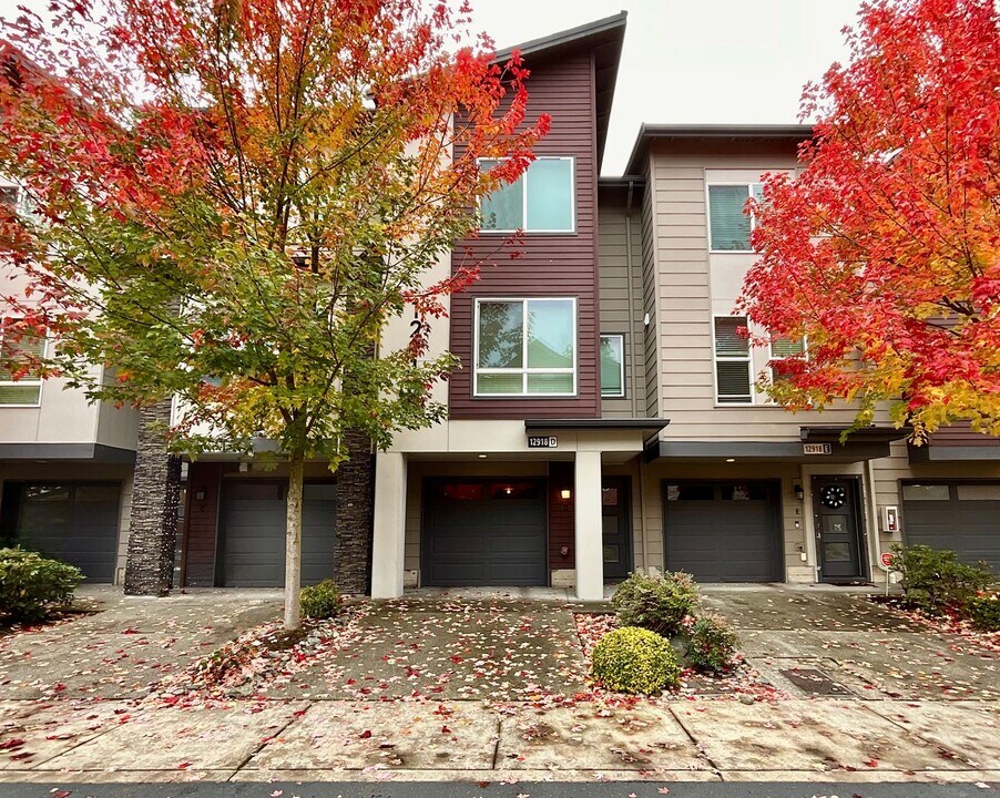 12918 20th Dr W in Everett, WA - Building Photo