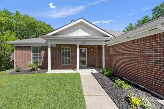 17402 Eastwood Cir in Houston, TX - Building Photo - Building Photo