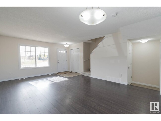 483 Orchards Blvd SW in Edmonton, AB - Building Photo - Building Photo