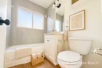 11940 Laurelwood Dr, Unit 18 in Los Angeles, CA - Building Photo - Building Photo