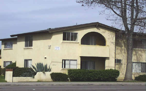 2051 N Ventura Rd in Oxnard, CA - Building Photo - Building Photo