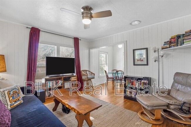 property at 1915 Clover Ln