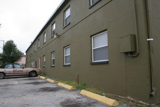 Baywalk Apartments in St. Petersburg, FL - Building Photo - Building Photo