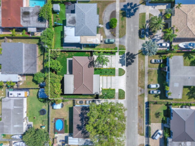 8010 SW 18th Terrace in Miami, FL - Building Photo - Building Photo