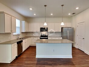 33942 Thyme Dr in Zephyrhills, FL - Building Photo - Building Photo