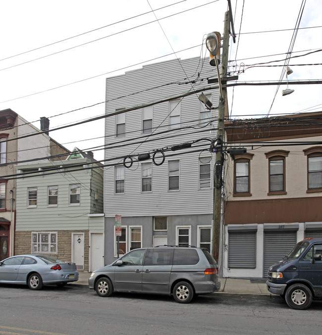 395 Palisade Ave in Jersey City, NJ - Foto de edificio - Building Photo