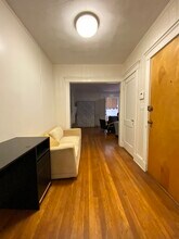 200 Commonwealth Ave, Unit 1 in Chestnut Hill, MA - Foto de edificio - Building Photo