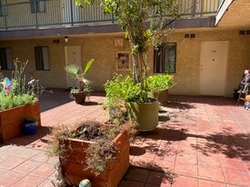 6827 Whitsett Ave in North Hollywood, CA - Building Photo