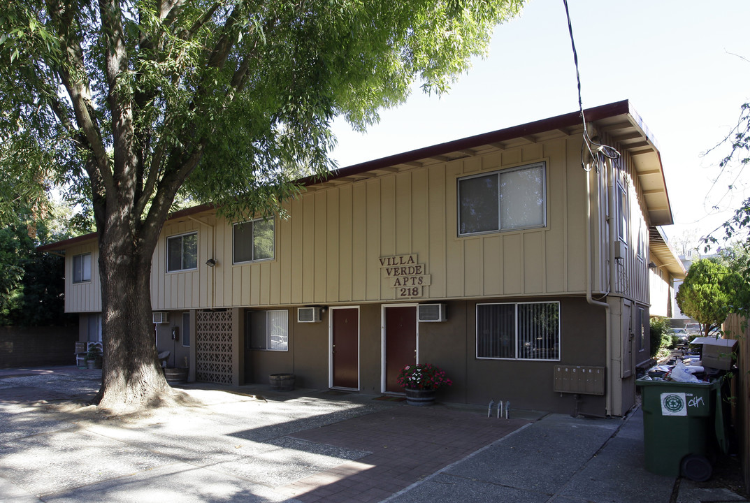 218 University Ave in Davis, CA - Foto de edificio