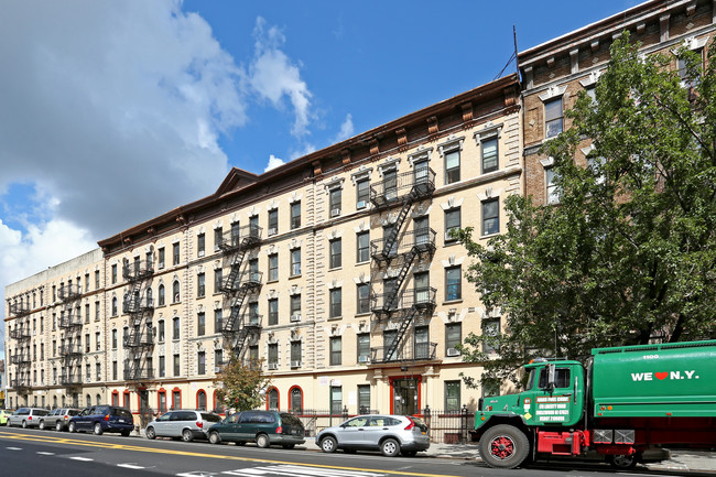 120-128 Sherman Ave in New York, NY - Building Photo - Building Photo