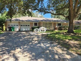 1702 Ivie Lee St in Baytown, TX - Building Photo