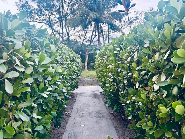 3403 Hi St in Lake Worth Beach, FL - Building Photo - Building Photo