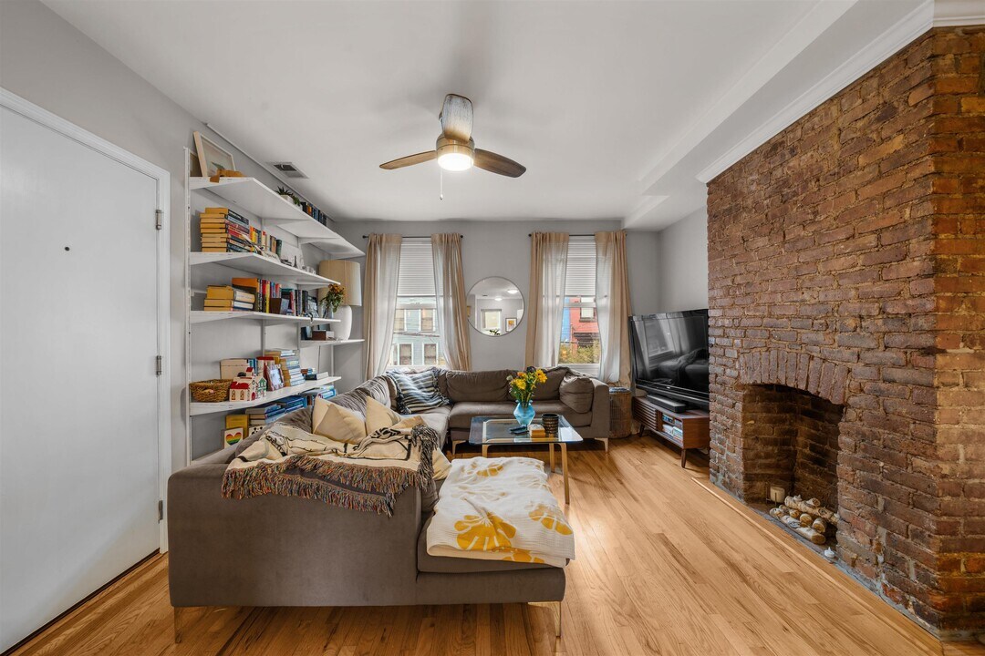 118 Coles St in Jersey City, NJ - Building Photo