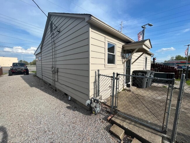 1563 Vann Ave in Evansville, IN - Building Photo - Building Photo