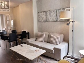 55 Bloor St E in Toronto, ON - Building Photo - Building Photo
