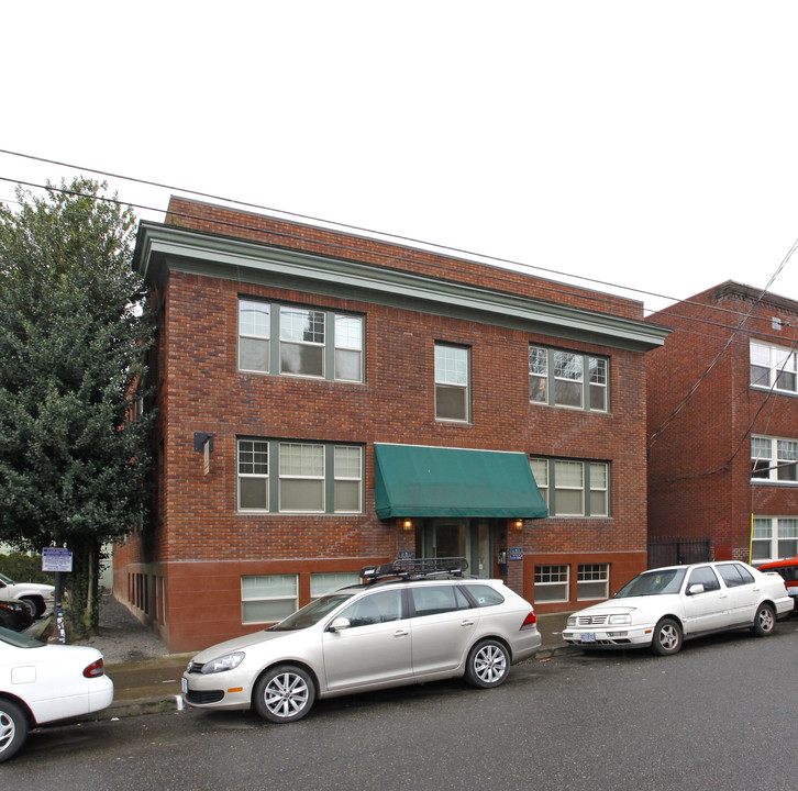 Kaye Manor Apartments in Portland, OR - Building Photo