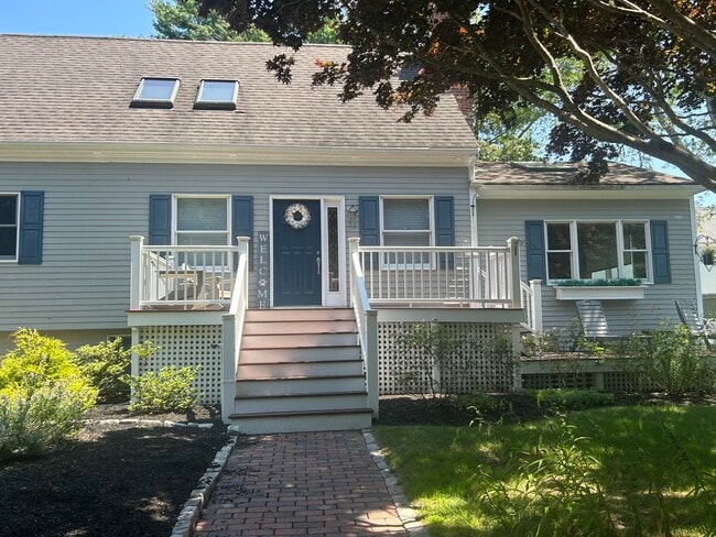 35 Carter Ln in Mashpee, MA - Building Photo - Building Photo