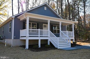 86 Woodbine Dr in Colonial Beach, VA - Building Photo