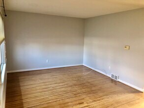 129 Roselawn Cres in Fairport, NY - Foto de edificio - Building Photo