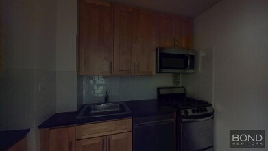 240 E 35th St in New York, NY - Building Photo - Building Photo
