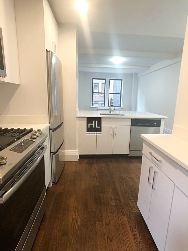 WEST 68 STREET in New York, NY - Building Photo - Building Photo