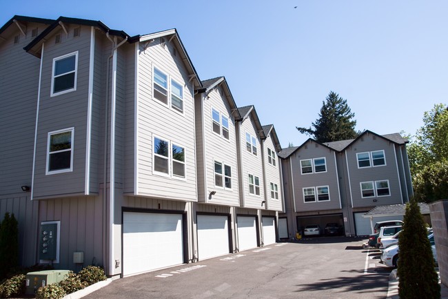 University Townhomes in Monmouth, OR - Building Photo - Building Photo