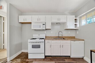 1810 Indian Shores Rd in Crosby, TX - Building Photo - Building Photo