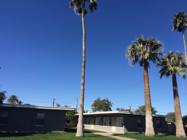 Coronado Mid-Mod 8 Unit in Phoenix, AZ - Foto de edificio - Building Photo