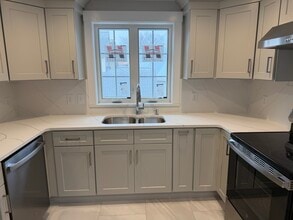 18 S Main St, Unit 2F in Milford, MA - Building Photo - Building Photo