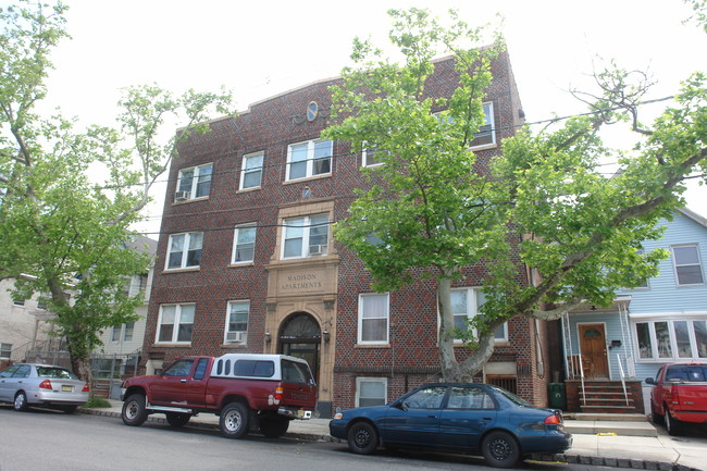 190 Madison Ave in Perth Amboy, NJ - Building Photo - Building Photo