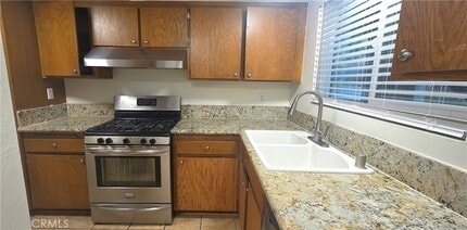 17847 Beneda Ln, Unit 7 in Santa Clarita, CA - Building Photo - Building Photo