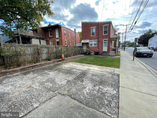 214 Center St in Frederick, MD - Building Photo - Building Photo