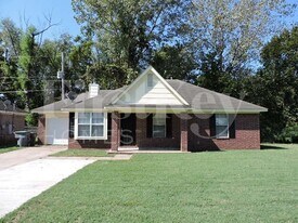 2631 Parkview Dr in Memphis, TN - Building Photo