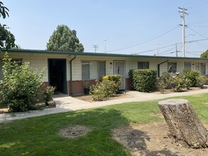 1322-1326 Leonard Ave in Modesto, CA - Building Photo - Building Photo