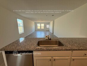 10515 McClintock Dr in Converse, TX - Foto de edificio - Building Photo