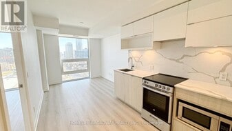 100 Queen St E in Toronto, ON - Building Photo