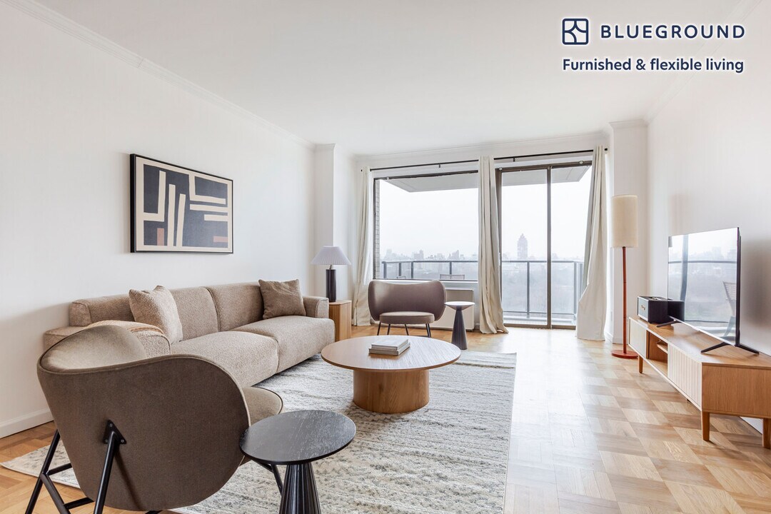 985 5th Ave in New York, NY - Building Photo