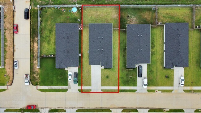 2039 Woodlark Way in Sealy, TX - Building Photo - Building Photo