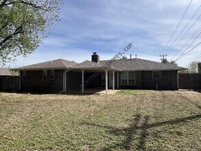 2437 NW 112th St in Oklahoma City, OK - Building Photo - Building Photo