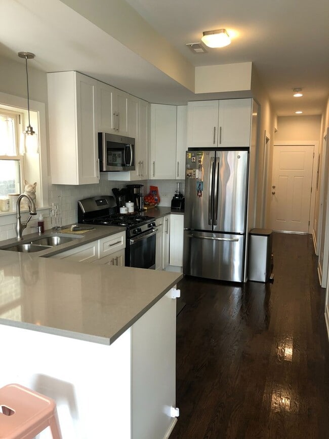 property at 1528 W Superior St