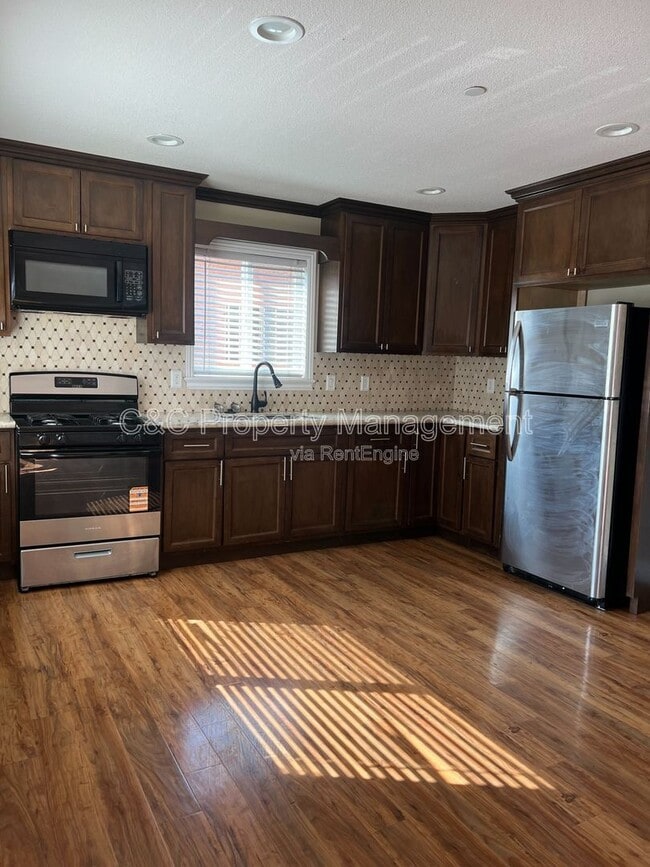 1445 1/2 S Sunol Dr in Los Angeles, CA - Building Photo - Building Photo