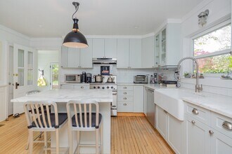 75 Hampton St in Sag Harbor, NY - Building Photo - Building Photo