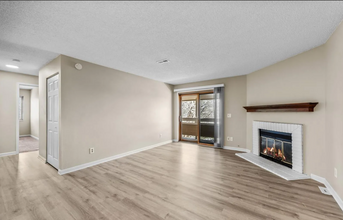 1074 S Dearborn St, Unit 307 in Aurora, CO - Building Photo - Building Photo