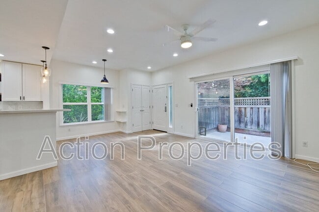 741 Cottage Ct in Mountain View, CA - Building Photo - Building Photo