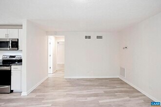 616 ROCK CREEK Rd in Charlottesville, VA - Building Photo - Building Photo